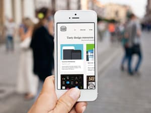 iPhone 5 Urban Photo MockUp
